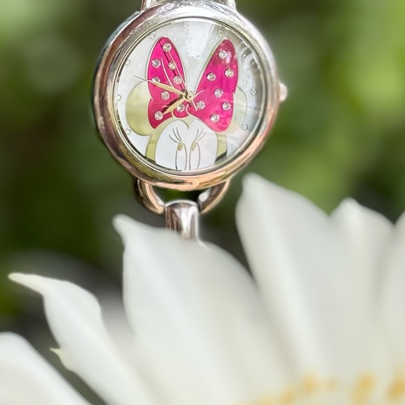 Disney Minnie Mouse with a Pink Sparkly Bow Watch - Picture 10 of 13